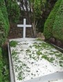 /album/galerie-de-photos-albums-zapattes/032-l-ile-d-yeu-tombe-de-petain-croix-tourne-sens-inverse-des-autres-tombes-jpg/